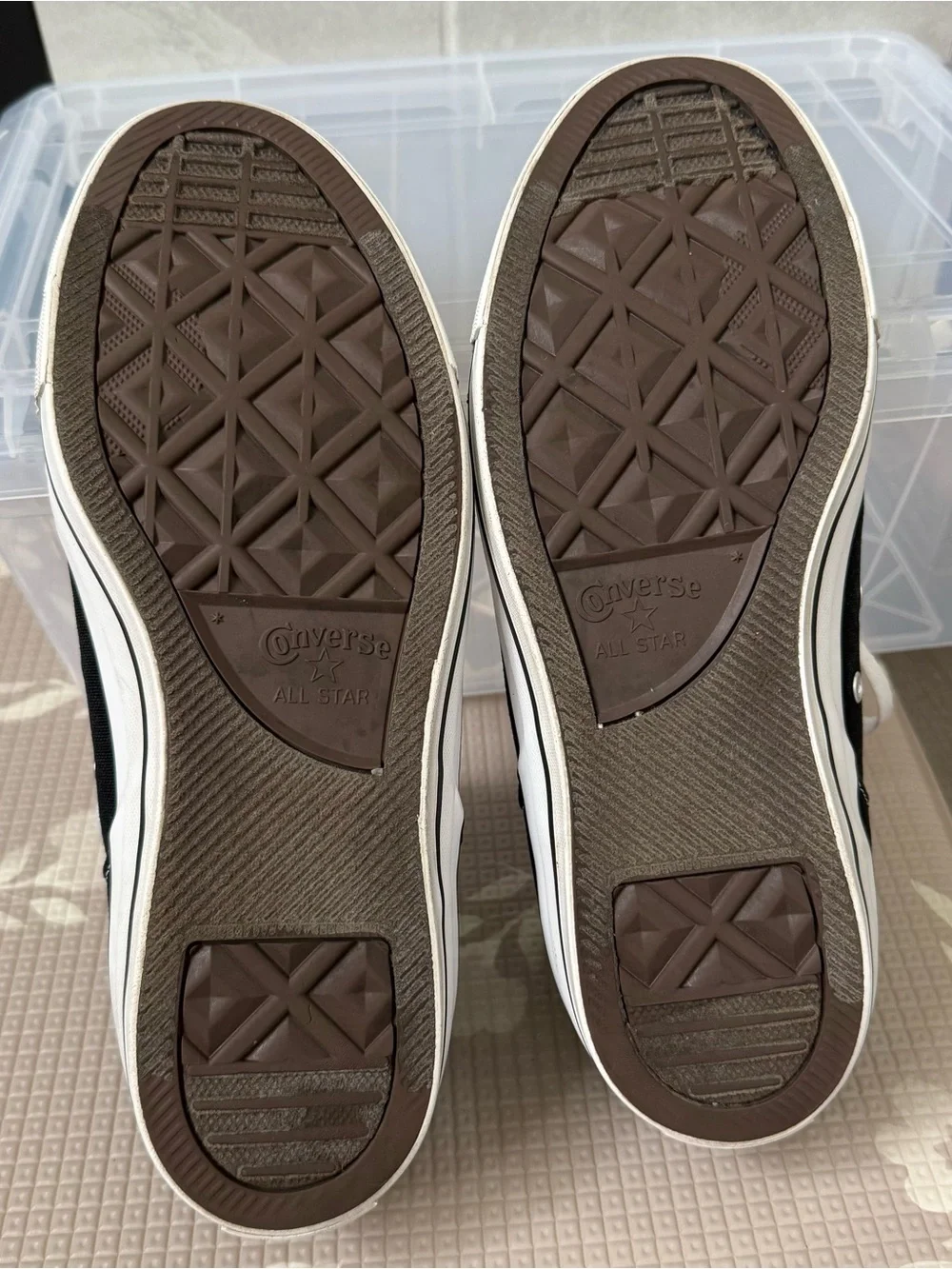 Converse Black and White Unisex Canvas Sneaker women’s size 12, men’s size 10 - Picture 6 of 7